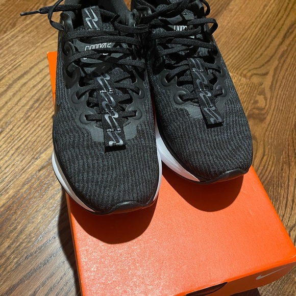 Nike Black Running Sneakers motiva size 9 - Picture 3 of 6